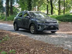 Cinza Usado 2022 Kia Stonic SUV | € 15.750 (Preço justo)