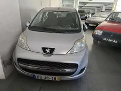 Cinza prata Usado 2010 Peugeot 107 Citadino | € 3.999 (Bom preço)