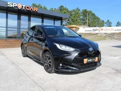 Preto Usado 2021 Toyota Yaris Hybrid Citadino | € 23.490 (Preço justo)