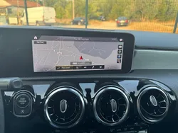 Branco Usado 2018 Mercedes A180 AMG line | € 25.900 (Preço elevado)