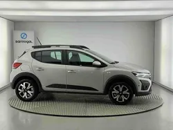 Cinzento Usado 2024 Dacia Sandero Citadino | € 17.290 (Preço justo)