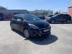 Preto Usado 2017 Peugeot 208 Style Citadino | € 10.750 (Preço justo)