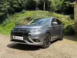 Cinzento Usado 2017 Mitsubishi Outlander P-HEV Instyle SUV | € 19.750 (Preço justo)