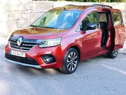 Castanho Usado 2022 Renault Kangoo Techno Monovolume | € 25.490