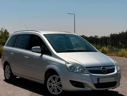 Cinzento Usado 2011 Opel Zafira Monovolume | € 7.950