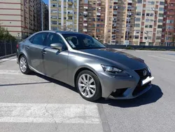 Cinzento Usado 2016 Lexus IS300h Sedan | € 20.950
