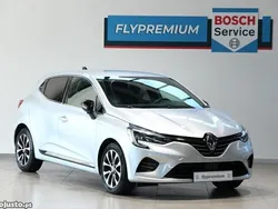 Cinza Usado 2023 Renault Clio V Engineered Citadino | € 19.750 (Bom preço)