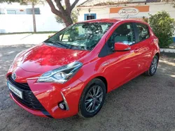 Vermelho Usado 2017 Toyota Yaris Hybrid | € 14.750