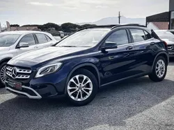 Azul escuro Usado 2017 Mercedes GLA180 Urban SUV | € 24.900 (Preço justo)