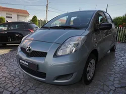 Cinzento Usado 2009 Toyota Yaris | € 6.990 (Preço elevado)