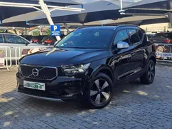 Preto Usado 2021 Volvo XC40 Momentum SUV | € 22.990 (Preço justo)