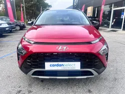 Dragon red/phantom black metalizado Usado 2024 Hyundai Bayon Premium SUV | € 21.900 (Preço elevado)