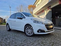 Branco Usado 2018 Peugeot 208 Style Citadino | € 9.500 (Bom preço)