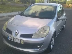 Usado 2007 Renault Clio III SE Sedan | € 3.000