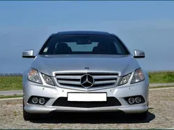 Cinzento Usado 2011 Mercedes E220 Coupé | € 15.500 (Preço justo)