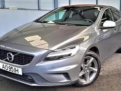 Cinzento Usado 2018 Volvo V40 Carrinha | € 14.500 (Preço justo)