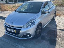 Cinzento Usado 2018 Peugeot 208 Citadino | € 8.900 (Bom preço)