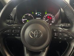 Bronze (pintura metalizada) Usado 2024 Toyota Yaris Comfort | € 24.750