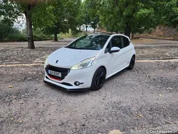Branco Usado 2014 Peugeot 208 GTi Citadino | € 12.990 (Bom preço)