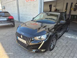 Preto Usado 2021 Peugeot 208 Active Citadino | € 13.600 (Preço justo)
