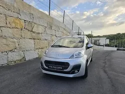 Cinza prata Usado 2014 Peugeot 107 Sportium Citadino | € 9.990