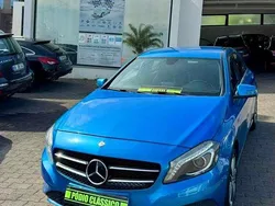 Azul Usado 2014 Mercedes A180 Citadino | € 18.500