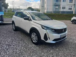 Branco Usado 2023 Peugeot 5008 Active Monovolume | € 26.990 (Preço justo)