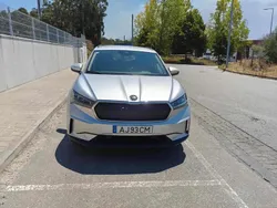 Cinzento Usado 2021 Skoda Enyaq iV SUV | € 25.000 (Bom preço)