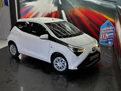 Branco Usado 2020 Toyota Aygo X-play Citadino | € 12.799 (Preço justo)