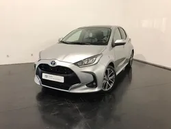 Cinza (pintura metalizada) Usado 2024 Toyota Yaris Luxury Sedan | € 27.750 (Preço elevado)