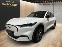 Branco Usado 2023 Ford Mustang Mach-E SUV | € 36.800 (Preço justo)