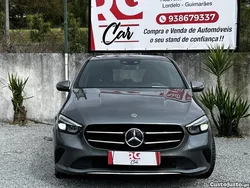 Cinza Usado 2019 Mercedes B180 Monovolume | € 25.000