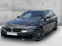 Cinza sophisto metalizada brilhante Usado 2023 BMW 520 Carrinha | € 48.900 (Preço elevado)