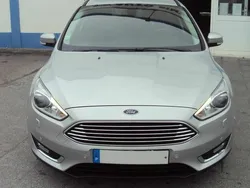 Cinzento Usado 2018 Ford Focus Titanium Citadino | € 14.950 (Preço justo)