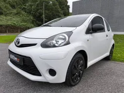 Branco Usado 2013 Toyota Aygo X-cite Citadino | € 6.149