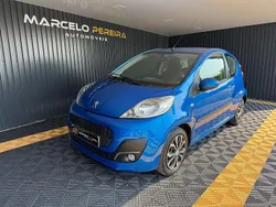 Azul Usado 2012 Peugeot 107 Access Citadino | € 6.990