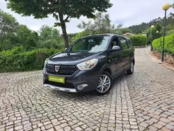Cinzento Usado 2022 Dacia Lodgy Monovolume | € 16.450 (Preço justo)