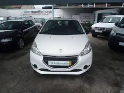 Branco Usado 2013 Peugeot 208 Active Citadino | € 11.550 (Preço elevado)