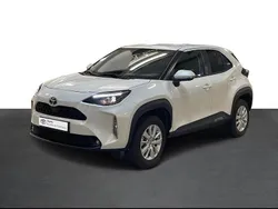 Branco (pintura metalizada especial) Usado 2024 Toyota Yaris Comfort Sedan | € 27.750 (Caro)