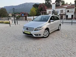 Cinzento Usado 2015 Mercedes B180 Monovolume | € 15.750 (Preço justo)