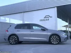 Branco Usado 2023 VW Golf VIII Life Sedan | € 22.950 (Preço justo)