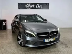Cinzento Usado 2016 Mercedes A180 Style Citadino | € 18.900 (Preço elevado)