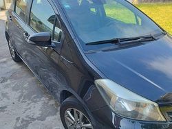 Preto Usado 2014 Toyota Yaris Active Sedan | € 9.500 (Preço justo)