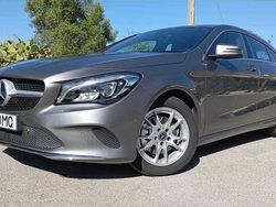 Cinzento Usado 2017 Mercedes CLA180 Shooting Brake Carrinha | € 19.750 (Preço justo)