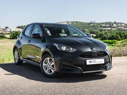 Preto (pintura metalizada) Usado 2022 Toyota Yaris Comfort Sedan | € 17.750 (Preço justo)