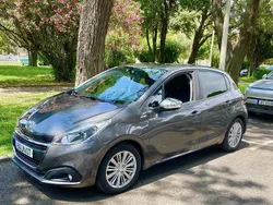Usado 2018 Peugeot 208 Style Citadino | € 8.750 (Bom preço)