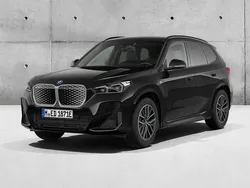 Preto sapphire metalizada Novo 2025 BMW iX1 Comfort Edition SUV | € 58.465 (Preço justo)