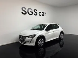 Branco Usado 2023 Peugeot e-208 Allure Citadino | € 21.800 (Preço justo)