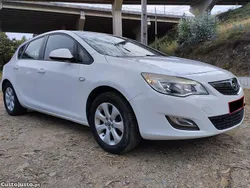 Branco Usado 2015 Opel Astra Selection | € 8.950 (Preço justo)