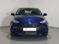 Azul (pintura metalizada) Usado 2022 Toyota Yaris Comfort Sedan | € 17.750 (Preço justo)